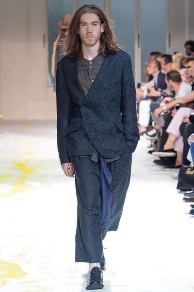 Look 10
